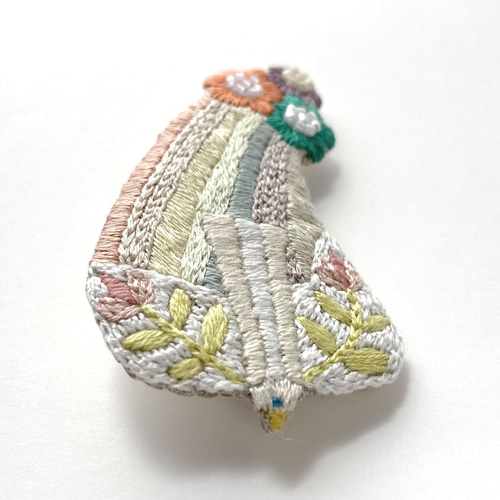刺繍ブローチ「虹を描く鳥さん」 ブローチ ironomori 通販