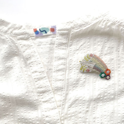 刺繍ブローチ「虹を描く鳥さん」 3枚目の画像