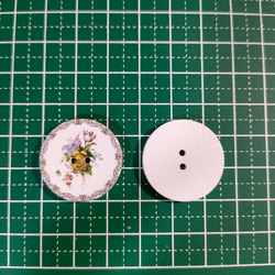 ウッドボタン　レトロ　花柄　10個セット　約2.5cm アンティーク調 3枚目の画像