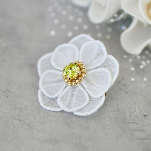 アネモネ[白]ブローチ (受注生産/オーガンジー刺繍/花/フラワー