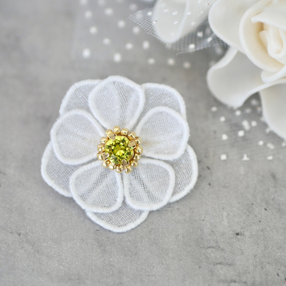 アネモネ[白]ブローチ (受注生産/オーガンジー刺繍/花/フラワー