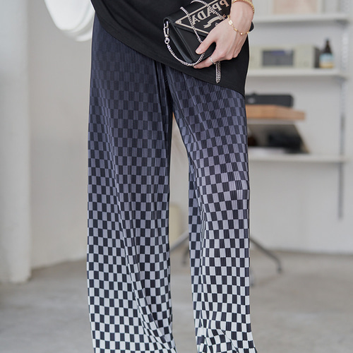 チェック柄のフレアパンツおすすめ5選！脚のラインをきれいに見せて女性らしい印象に - チェックパンツ専門通販 Chekkuru フレアチェックパンツ