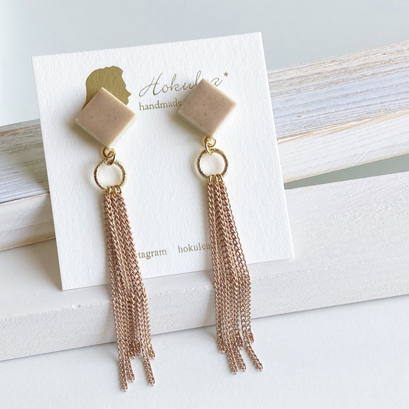 陶器×カラーチェーンのシンプルなピアス/イヤリング グレージュ ピアス