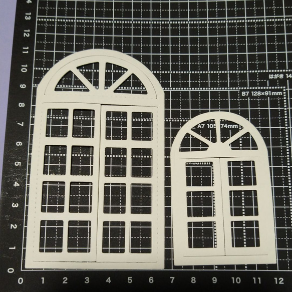 ペーパークラフト 窓 ミルク色 6枚 ダイカット おすそ分け コラージュ 2枚目の画像