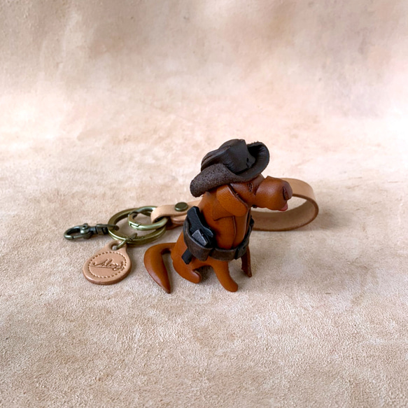 動物森林-狗狗-(黑武士/西部牛仔)造型-真皮植鞣 皮革鑰匙圈 第6張的照片