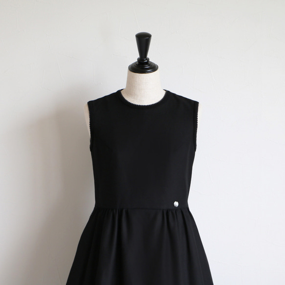 [不太隨意的夏裝◎]不同材質的領子自然連衣裙[黑色] 第8張的照片