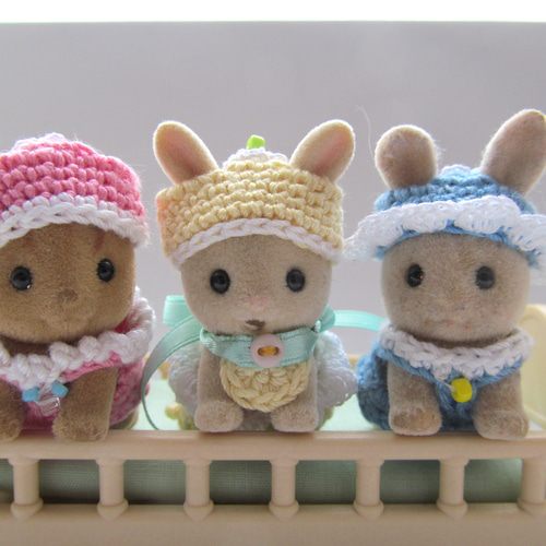 ハンドメイド＊シルバニア＊赤ちゃん＊ハイハイ＊水色のロンパースと