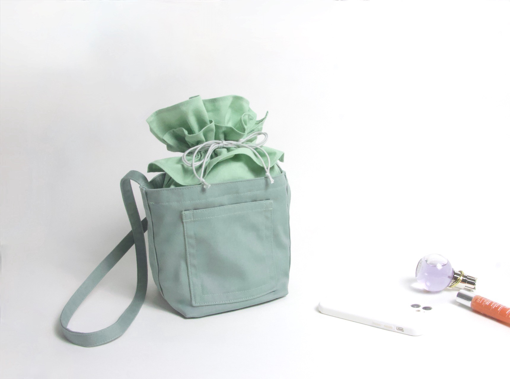 ミニ巾着バッグ☆ ダブルステッチ しかくポケット ショルダーバッグ ボディバッグ アーモンドグリーン