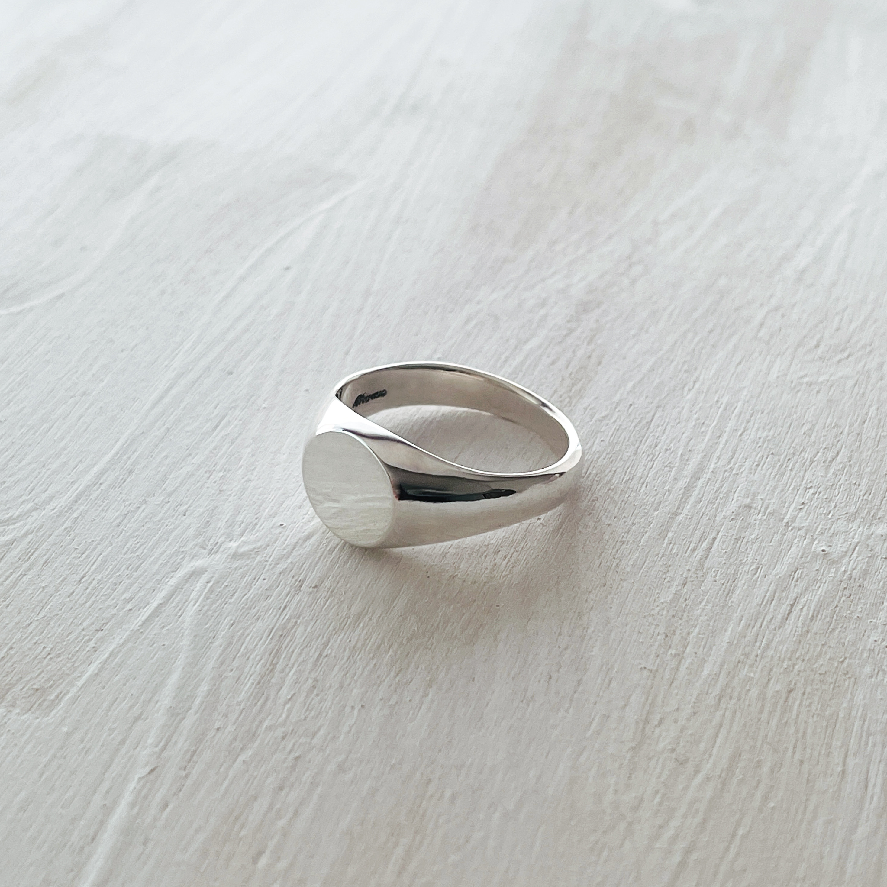 Silver round ring（シンプルなラウンドフォルム／洗練された大人な印象）
