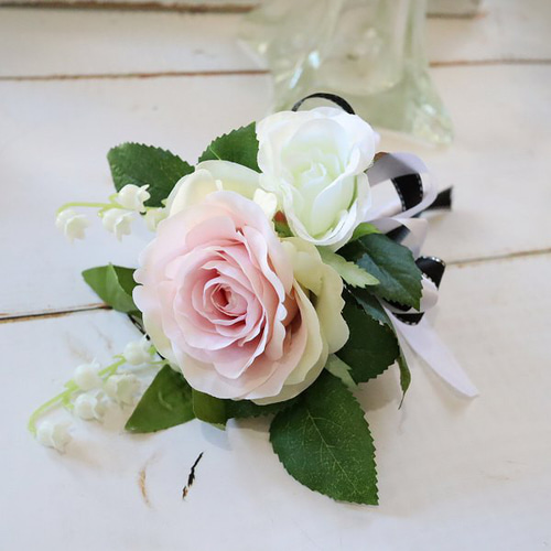 カサブランカとローズのキャスケードブーケ 薔薇 チャペル式 フォト  