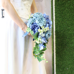【SALE】鮮やかなブルーのキャスケードブーケ　結婚式　フォトウェディング 2枚目の画像
