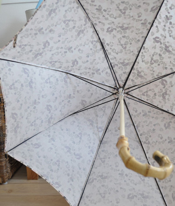 日傘（ 竹持ち手／ちょっと大きめ ）　やさしいカラーのカモフラ柄 8枚目の画像