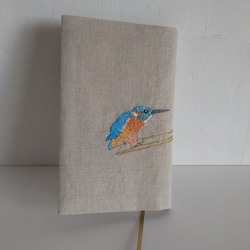 天然素材/ブックカバー/リネン/単行本(新書サイズ)野鳥カワセミの手刺繡 8枚目の画像