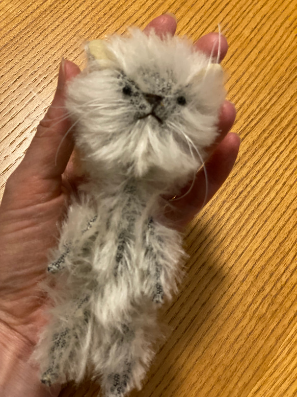 シルバーグレーのねこさん　猫　ぬいぐるみ　マスコット 5枚目の画像