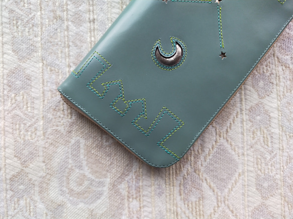 刺繍革財布『街』水浅葱×グリーン（牛革）ラウンドファスナー型 6枚目の画像