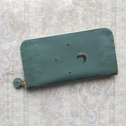 刺繡皮革皮夾「Machi」水淺蔥x綠色（牛皮）圓形拉鍊型 第1張的照片