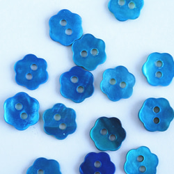 (3個) 10mm お花の貝ボタン フランス製 ブルー ＊ 天然素材 シェルボタン 青 1枚目の画像