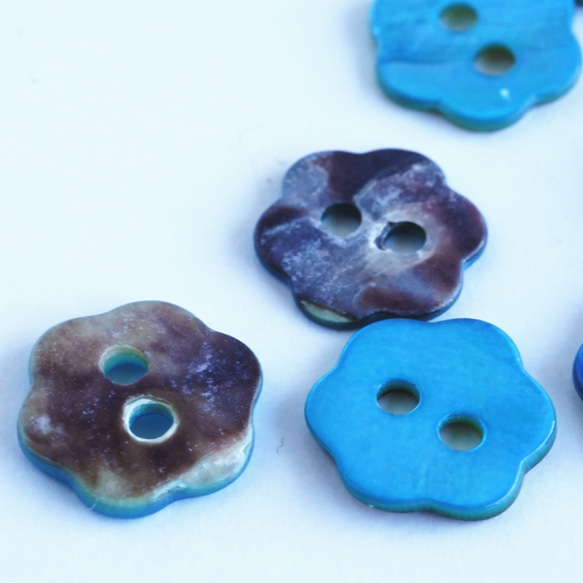 (3個) 10mm お花の貝ボタン フランス製 ブルー ＊ 天然素材 シェルボタン 青 3枚目の画像