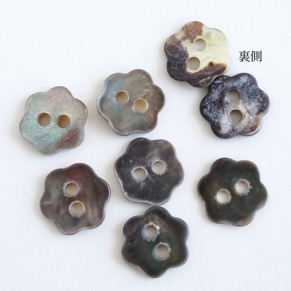 (3個) 10mm お花の貝ボタン フランス製 グレー ＊ 天然素材 シェルボタン 3枚目の画像