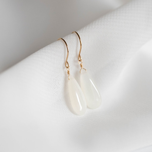 ホワイトムーンストーン 縦長ドロップ ピアス ピアス（フック