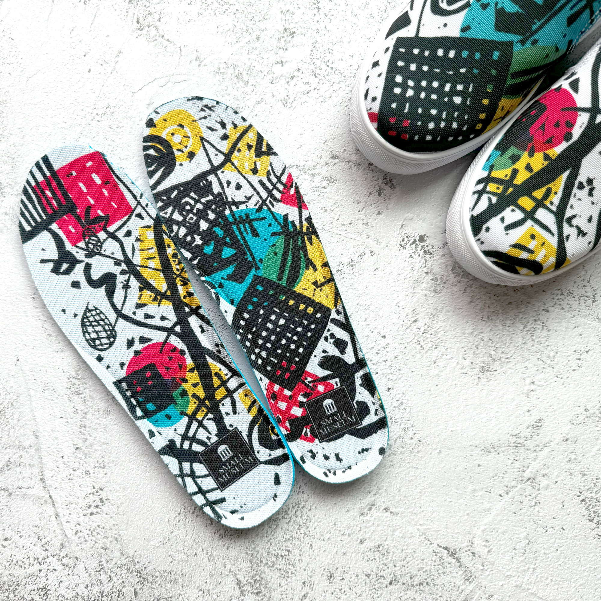 【ワシリー・カンディンスキー】～Kleine Welten V～　絵画スニーカー/スリッポンシューズ（ユニセックス）