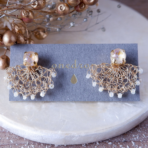 ワイヤークロッシェのチュチュピアス／イヤリング アイボリー ピアス