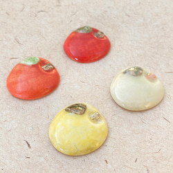 陶器ブローチ まあるいりんご（赤・淡いミント・オレンジ・黄色） 5枚目の画像