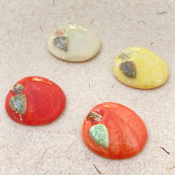陶器ブローチ まあるいりんご（赤・淡いミント・オレンジ・黄色） 6枚目の画像