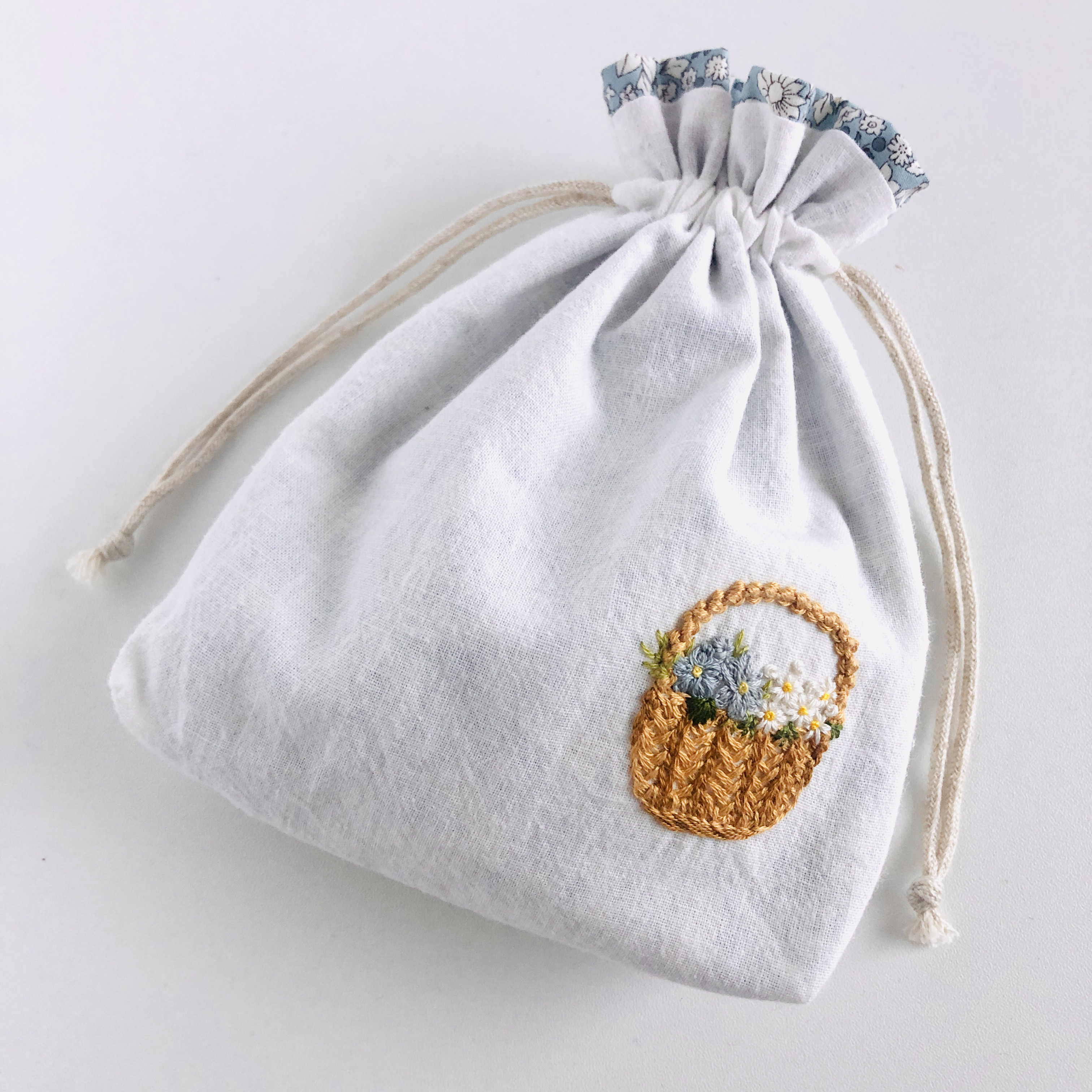 pokipcee ポキプシー　スザニ　刺繍　巾着バッグ　手刺繍 OKKO YOKKO | おなじみスザニ刺繍のきんちゃくポシェット、42点