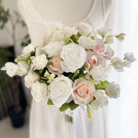 結婚式　ブーケ　ブートニア　白バラ　造花 楽天市場】白薔薇ブートニア単品と選べるブーケの同時購入で半額