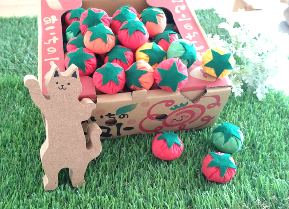 フレッシュ☆プチトマト5粒　猫ちゃんも喜ぶ鈴入りおもちゃ(. ❛ ᴗ ❛.)　猫のおもちゃ　ボール 5枚目の画像
