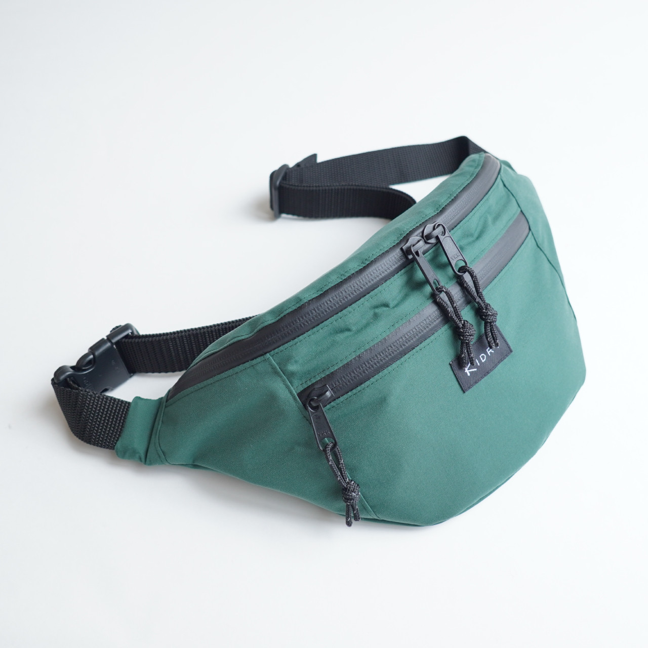 ボディバッグ　防水生地　モスグリーン