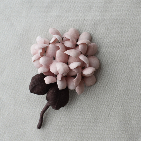 【布花】繡球花胸針（米粉紅色）/獨一無二 第4張的照片