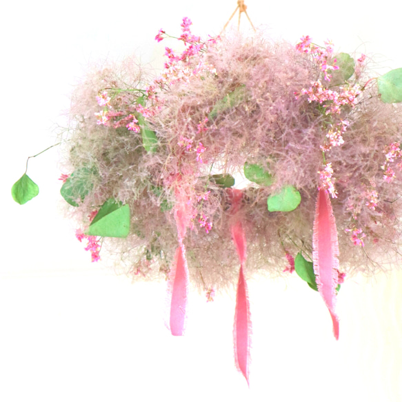 【期間限定】6月の旬のお花、スモークツリーとユーカリのフライングリース 2枚目の画像