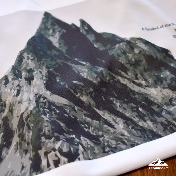 槍ヶ岳 バックプリント Tシャツ ホワイト グレージュ ドライ 吸水速乾 山 登山 迷彩 カモフラージュ柄 8枚目の画像