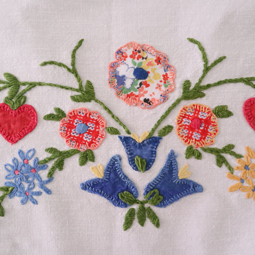 ドイツの手仕事/可愛い色鮮やかなお花やハートの手刺繍 フォーク
