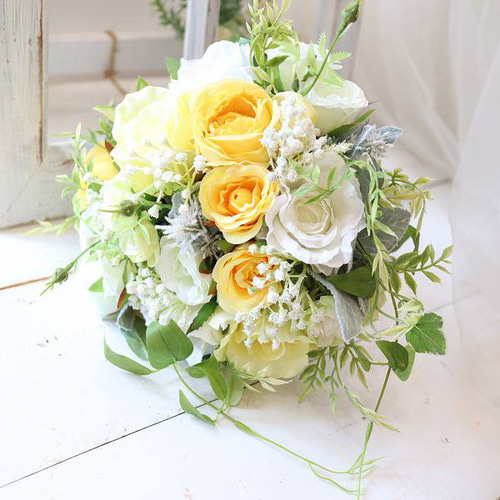 ホワイトxイエローローズ カスミソウ クラッチブーケ フォト