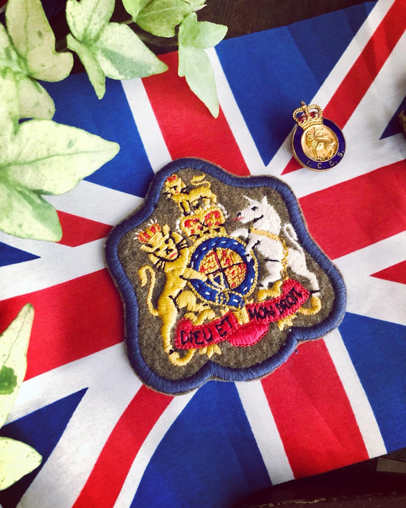 英国で出会った♪ ヴィンテージ 刺繍 英国王室のエンブレム /ワッペン