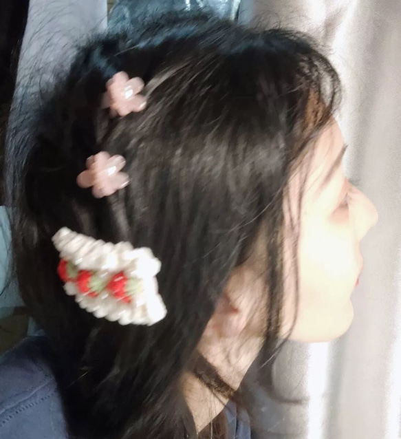 イチゴ 3　毛糸　ヘアピン　髪留め　ヘアクリップ　ヘアバレッタ　ヘアアクセサリー　 2枚目の画像