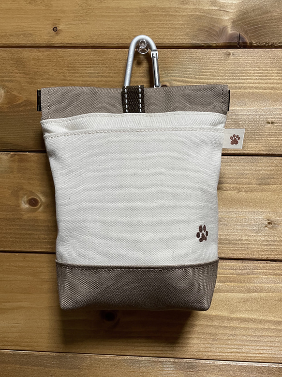 撥水帆布の消臭肉球マナーポーチ　口大きめ 1枚目の画像