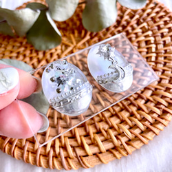 【特集掲載】glass oval white night sky silver Earrings 5枚目の画像