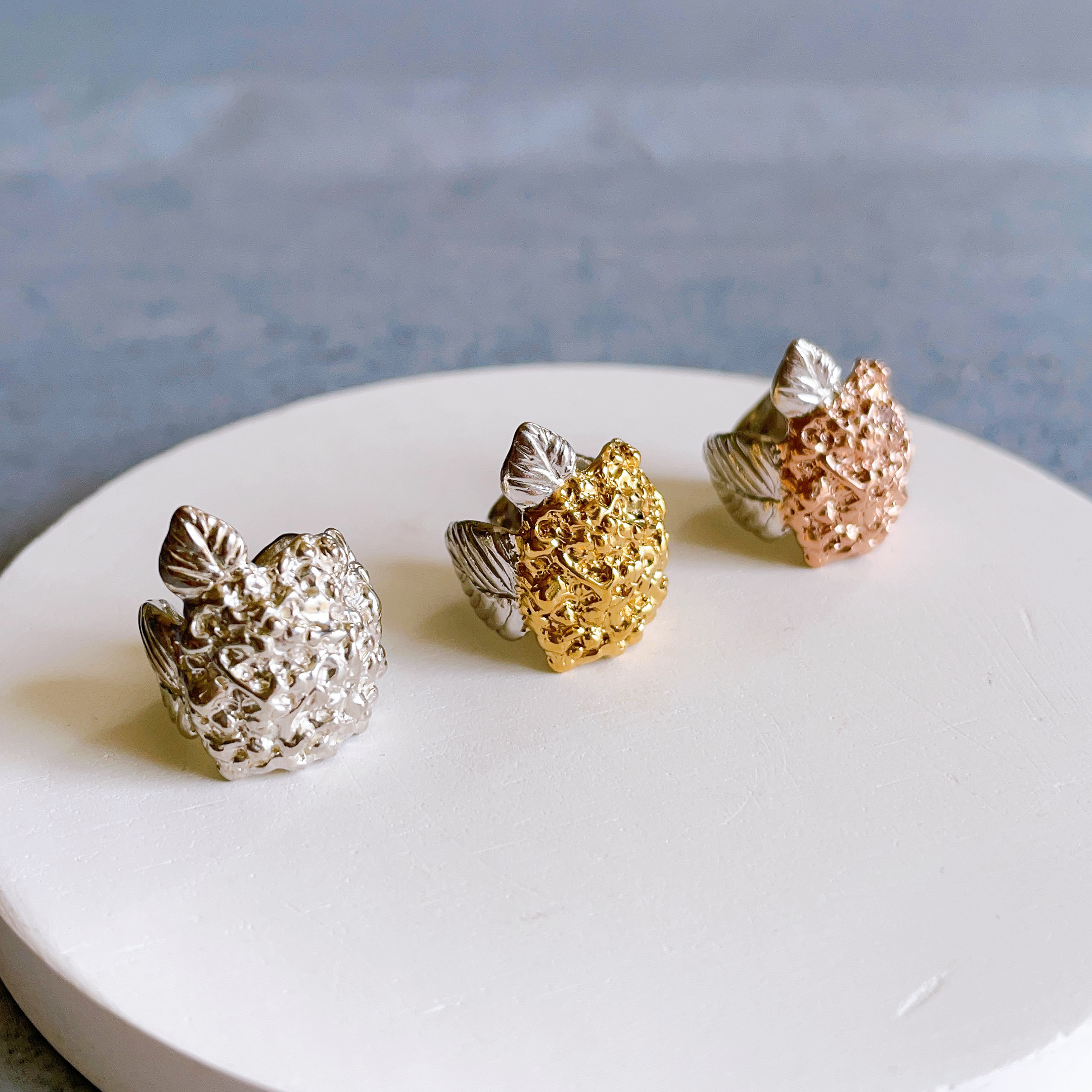 小さな紫陽花　紫陽花モチーフ ear cuff  選べる3色カラーribero rine /