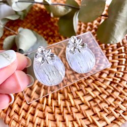 glass drop silver line flower Earrings 5枚目の画像