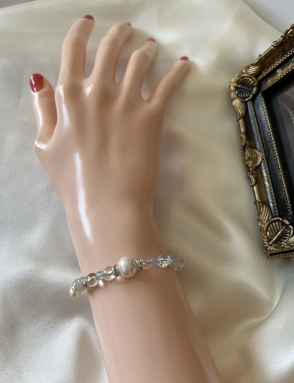 6月の誕生石ブレスレット　真珠とムーンストーンのブレスレット　〜癒し〜 3枚目の画像