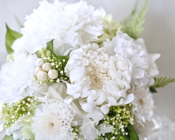 《澪・MIO》《母の日参り》白いカーネーション・菊のお供え花・すべてプリザーブドフラワーの仏花・タッセル有無選べます 2枚目の画像
