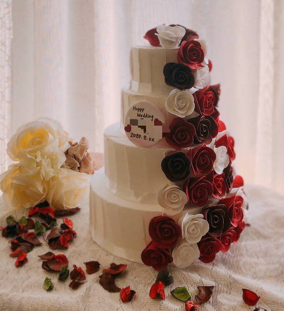 薔薇の４段クレイクリームケーキ　イミテーションケーキ　　ディスプレイケーキ 1枚目の画像