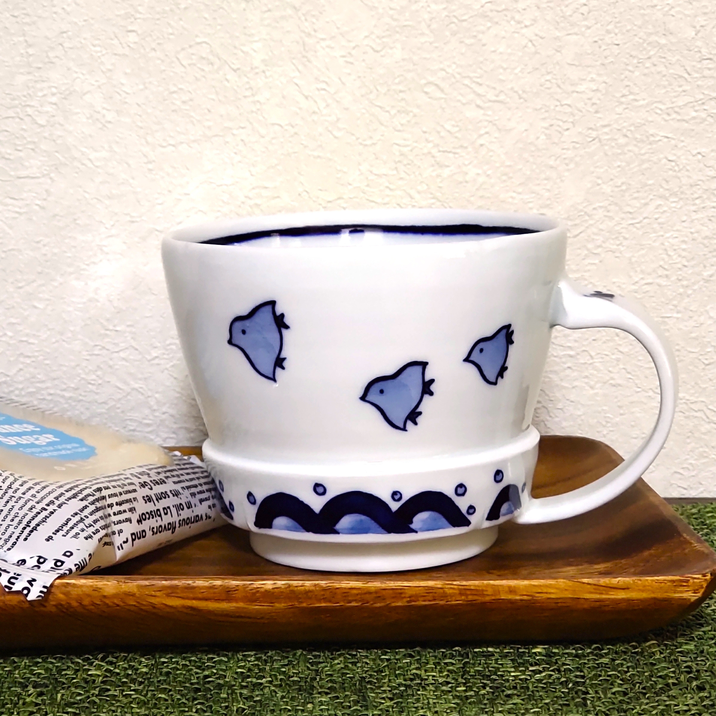 カップ（大）　染付千鳥(ちどり)