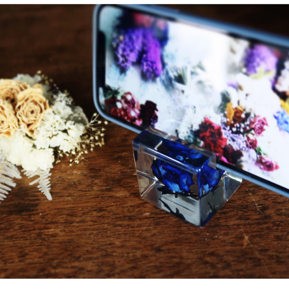 スマートフォンスタンド(横置き)青バラ 2枚目の画像
