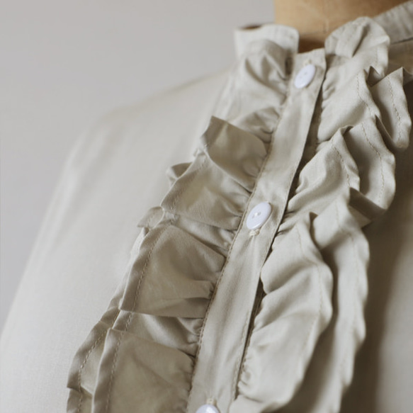 ラスト１　最終ＳＡＬＥ　１０９ｃｍ　花びらフリル ロング シャツ ワンピース　羽織り　ナチュラル　春コート　H60 3枚目の画像