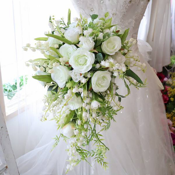 鈴蘭(スズラン)とローズのセミキャスケードブーケ 薔薇 フォト  